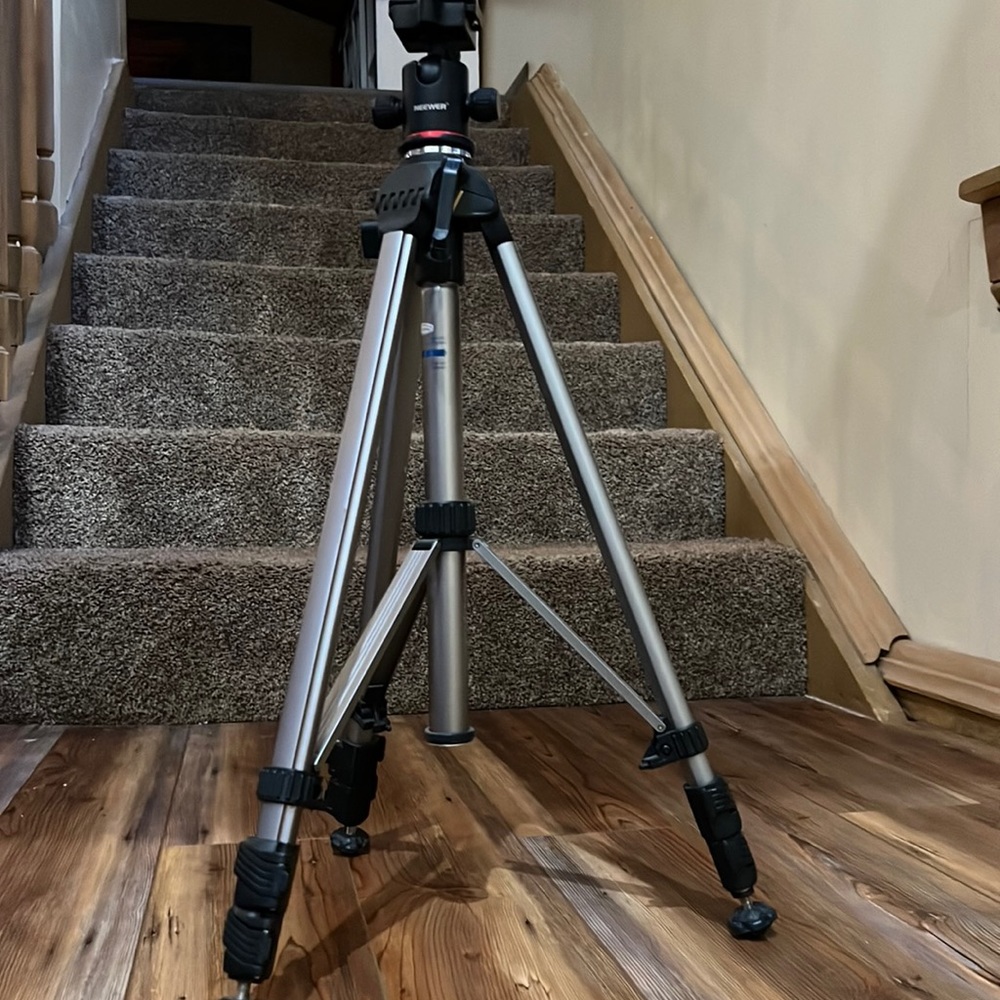 Neewer tripod - Picture 4 of 4